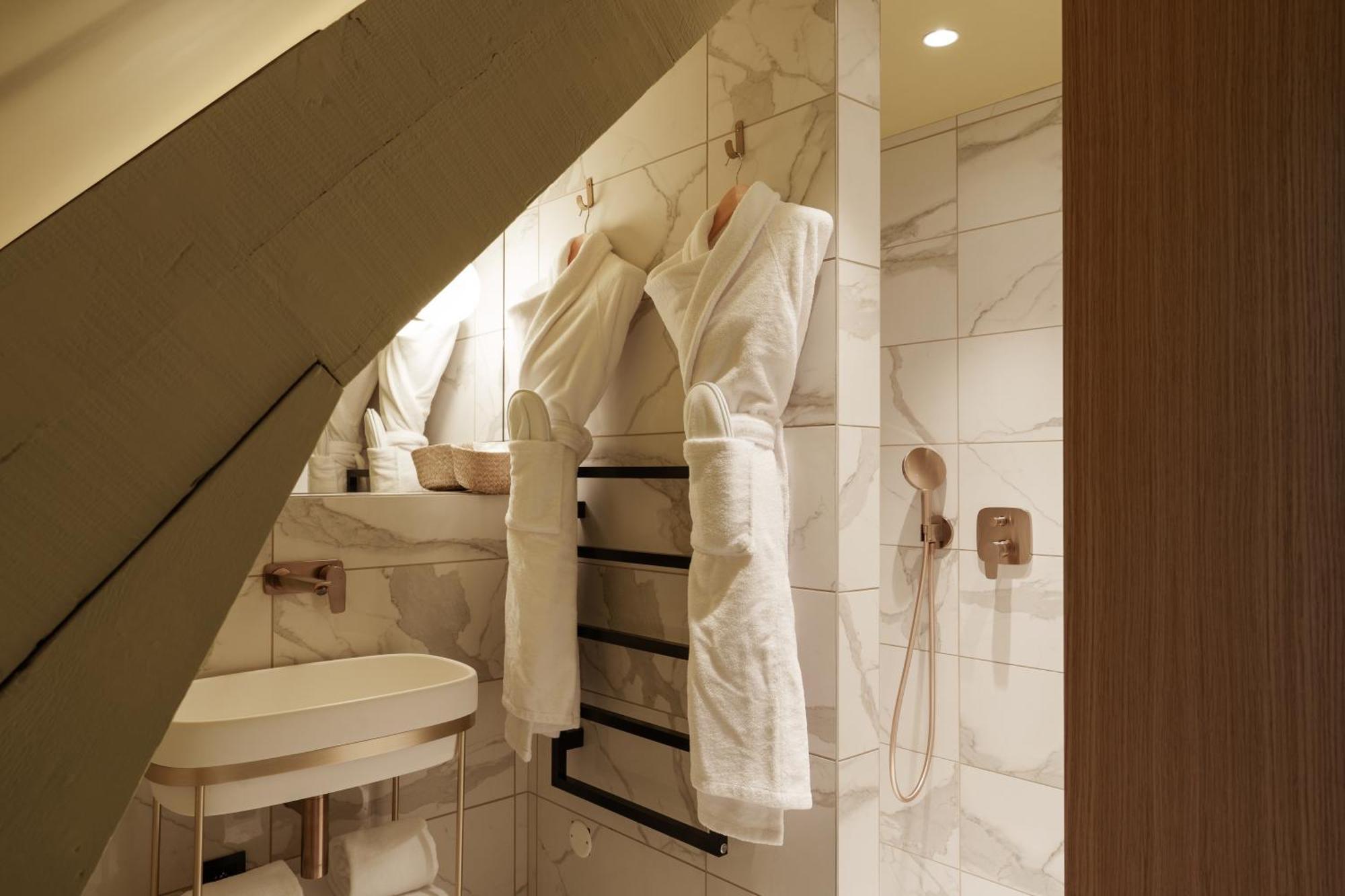 Bienheureux Hotel Wasquehal Bagian luar foto