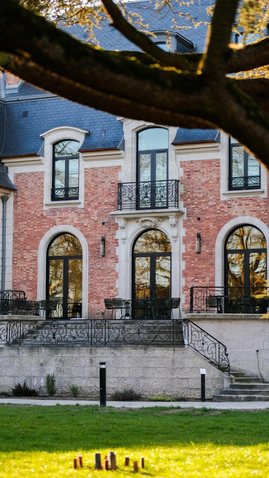 Bienheureux Hotel Wasquehal Bagian luar foto